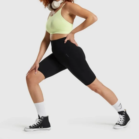 Gymshark Flex Cycling Shorts in Black/Charcoal - Picture 5 of 11